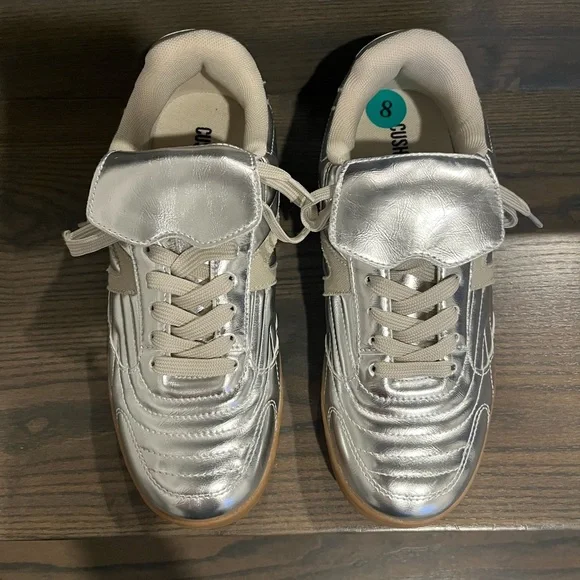 Cushionaire Astro Retro sneaker in silver metallic - Picture 5 of 12